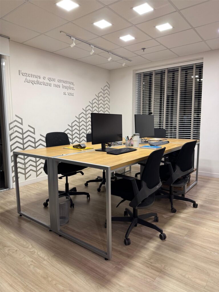 Área de trabalho do escritório da Concepção Arquitetura em São Paulo